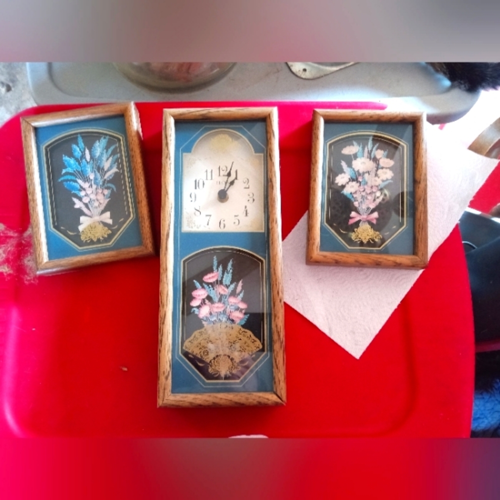 Vintage Elgin Clock With Set Of Pictures
